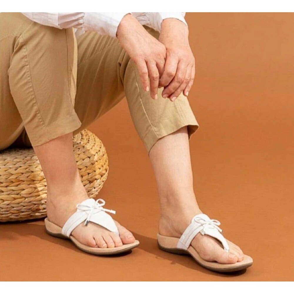 Vionic Amaya Toe Post is white Sandals size medium size 10
